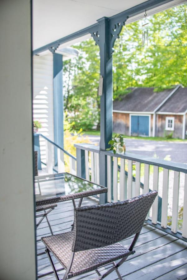 Le Triangle De L'Ile Hotell Saint-Laurent-de-l'ile d'Orleans Exteriör bild